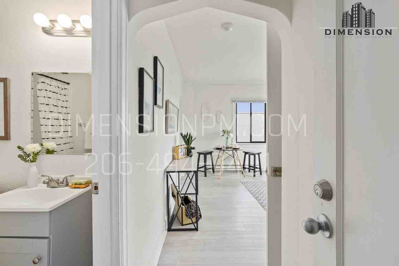 2331 Rockefeller Ave - Photo 6 of 10