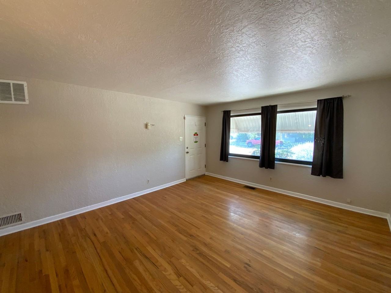 920 Indiana St Se - Photo 4 of 29