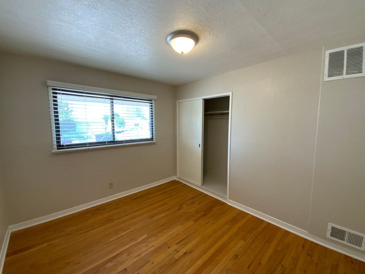 920 Indiana St Se - Photo 7 of 29