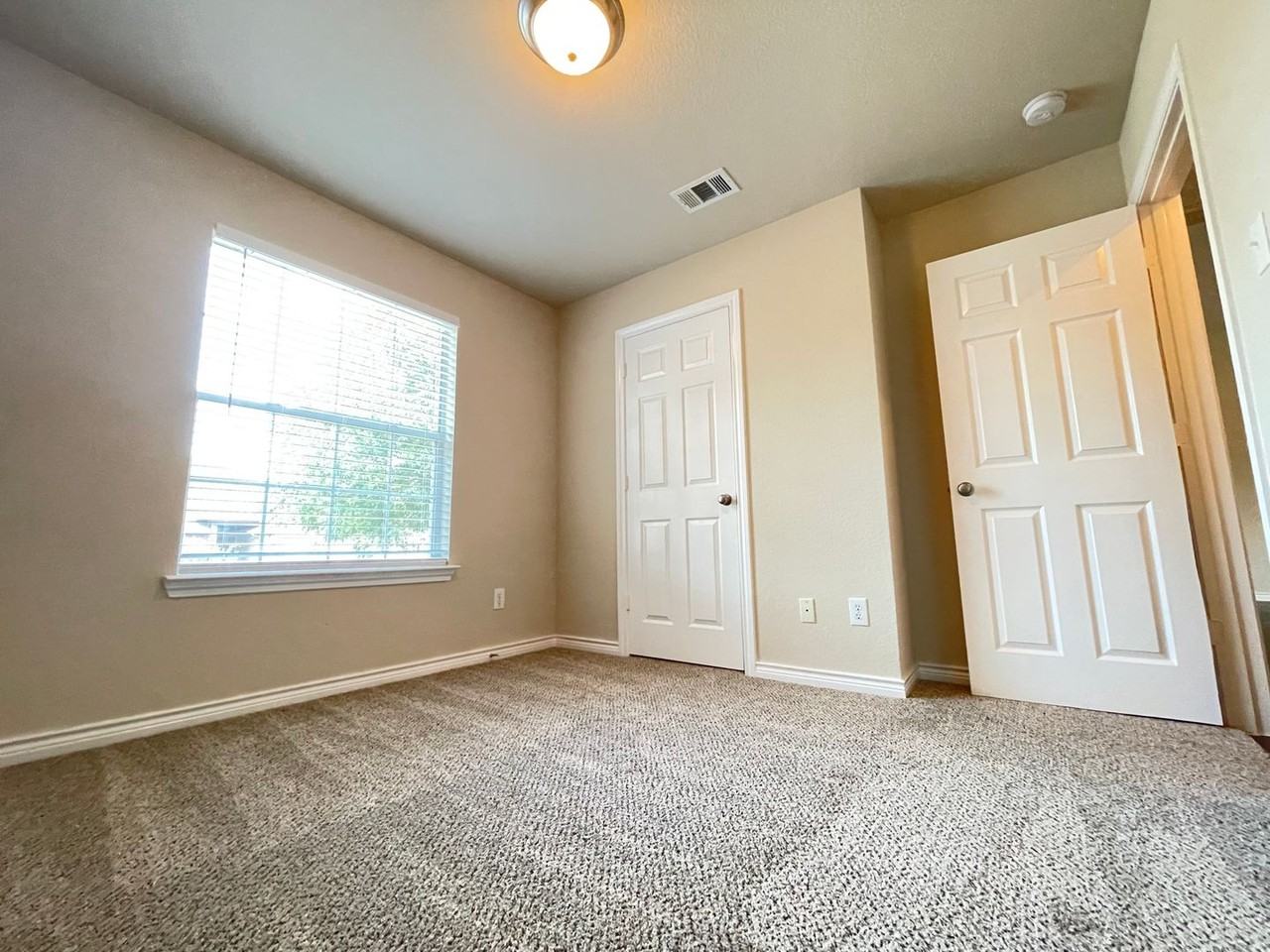 452 Chisholm Trl - Photo 4 of 21