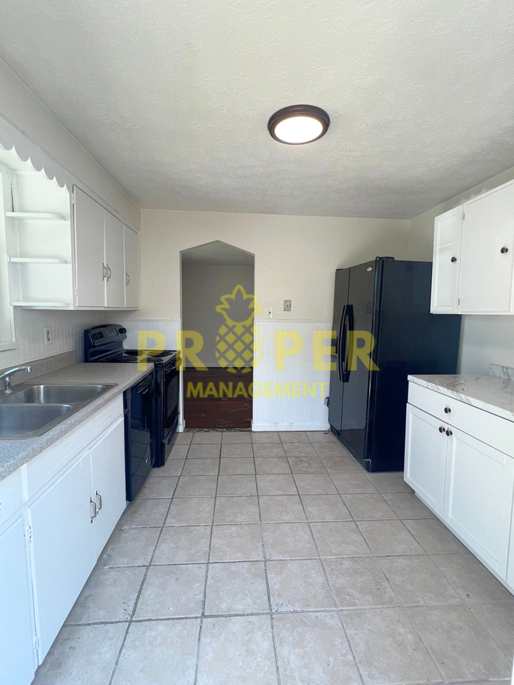 5036 Pensacola Blvd - Photo 5 of 12