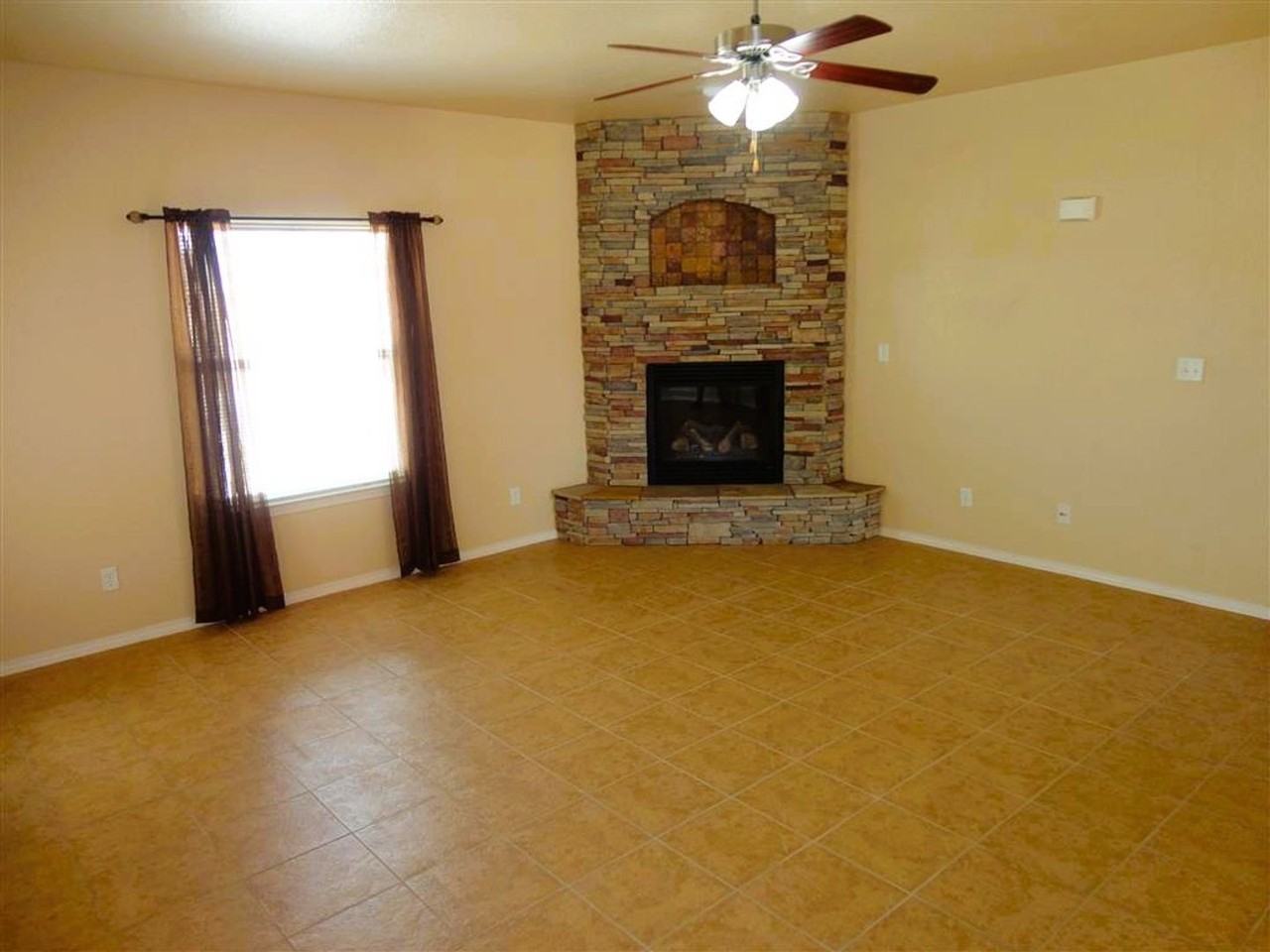 3276 Leah Point Ln - Photo 2 of 22