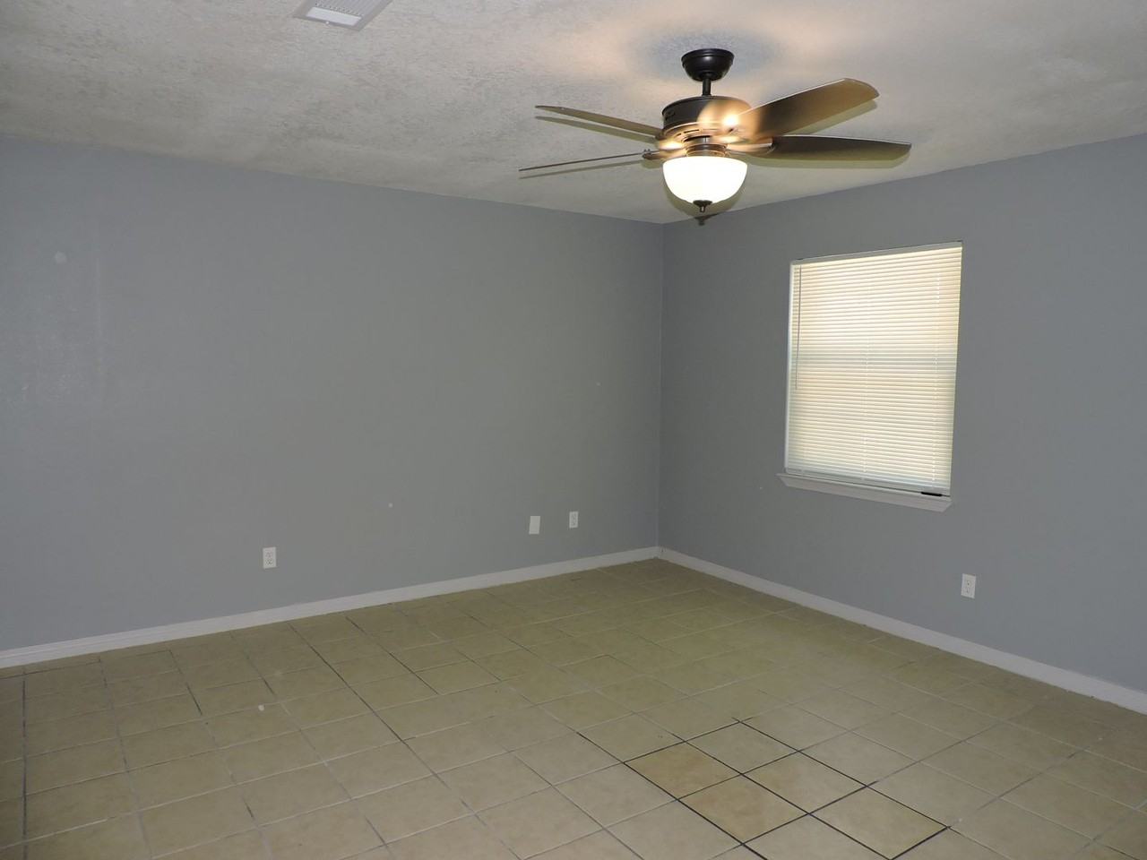 5084 Yacht Harbor Cir - Photo 3 of 15