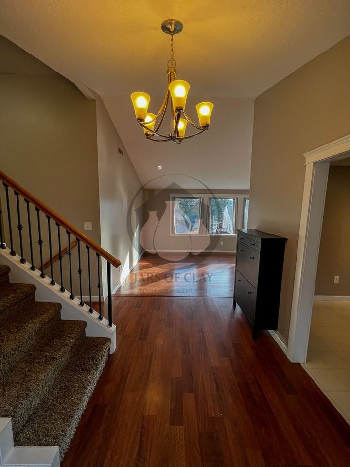 5120 Hill Villa Avenue South - Photo 4 of 30