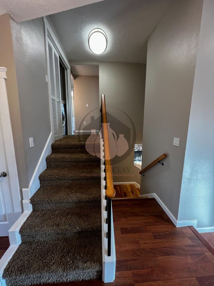 5120 Hill Villa Avenue South - Photo 5 of 30