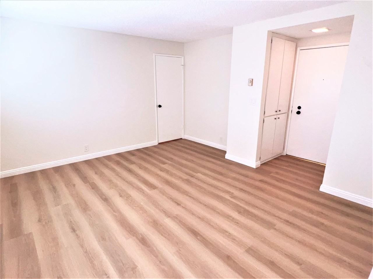 927 W 9th St - Photo 3 of 15