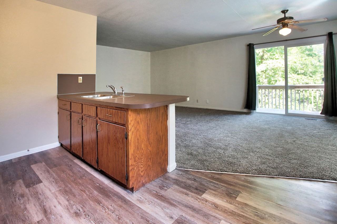 2745 Kragspough Ct - Photo 2 of 16