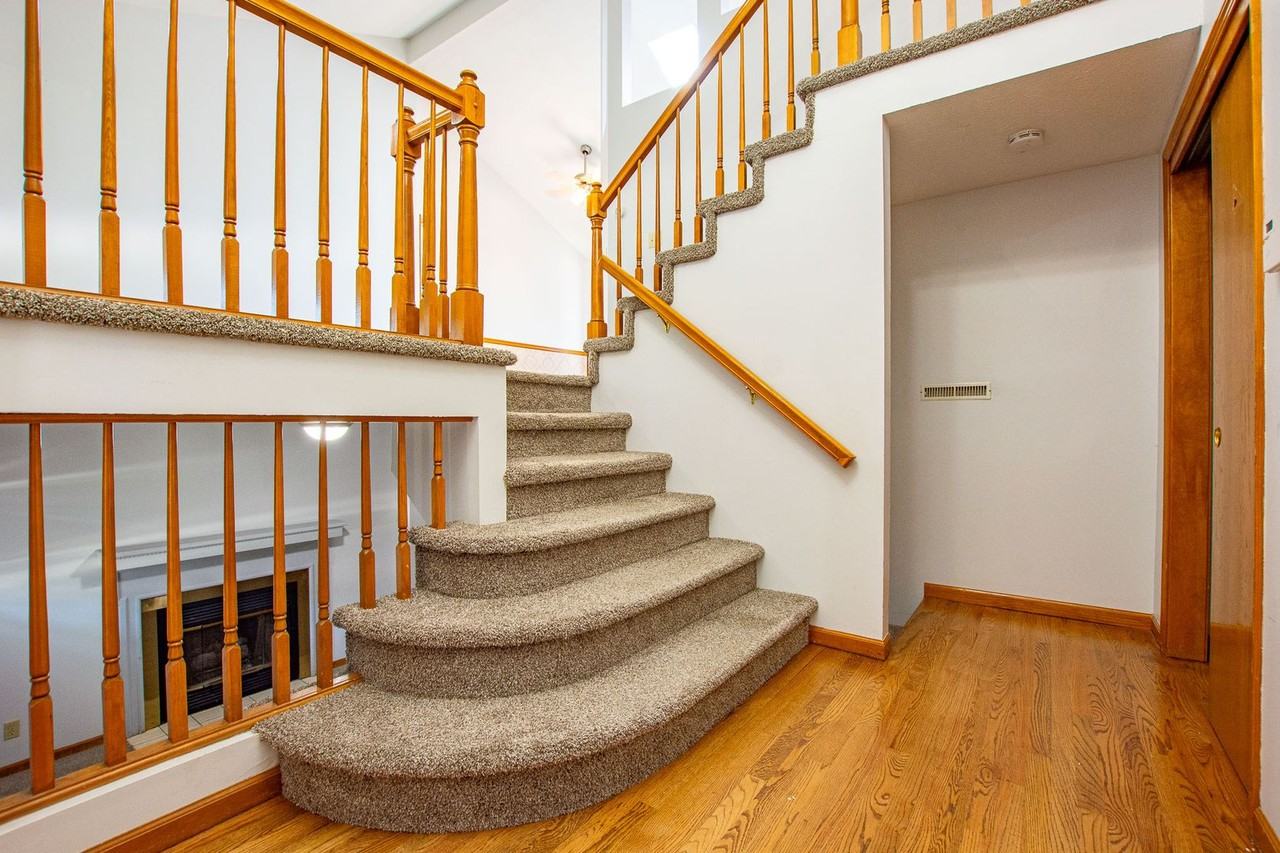 7513 S 134th St - Photo 5 of 30