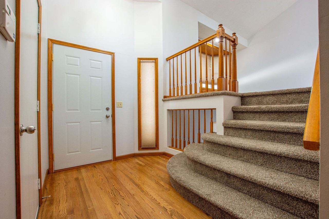 7513 S 134th St - Photo 6 of 30