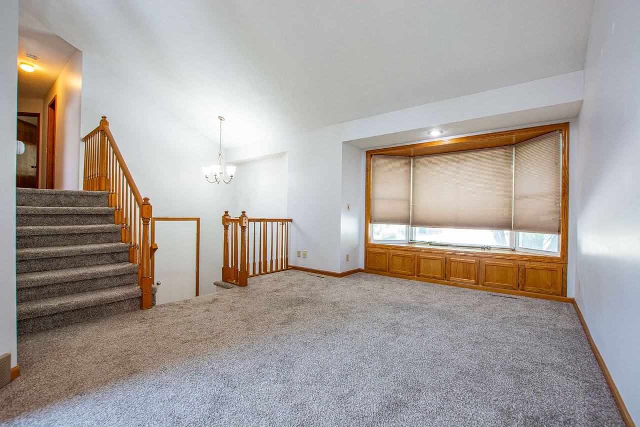 7513 S 134th St - Photo 4 of 30