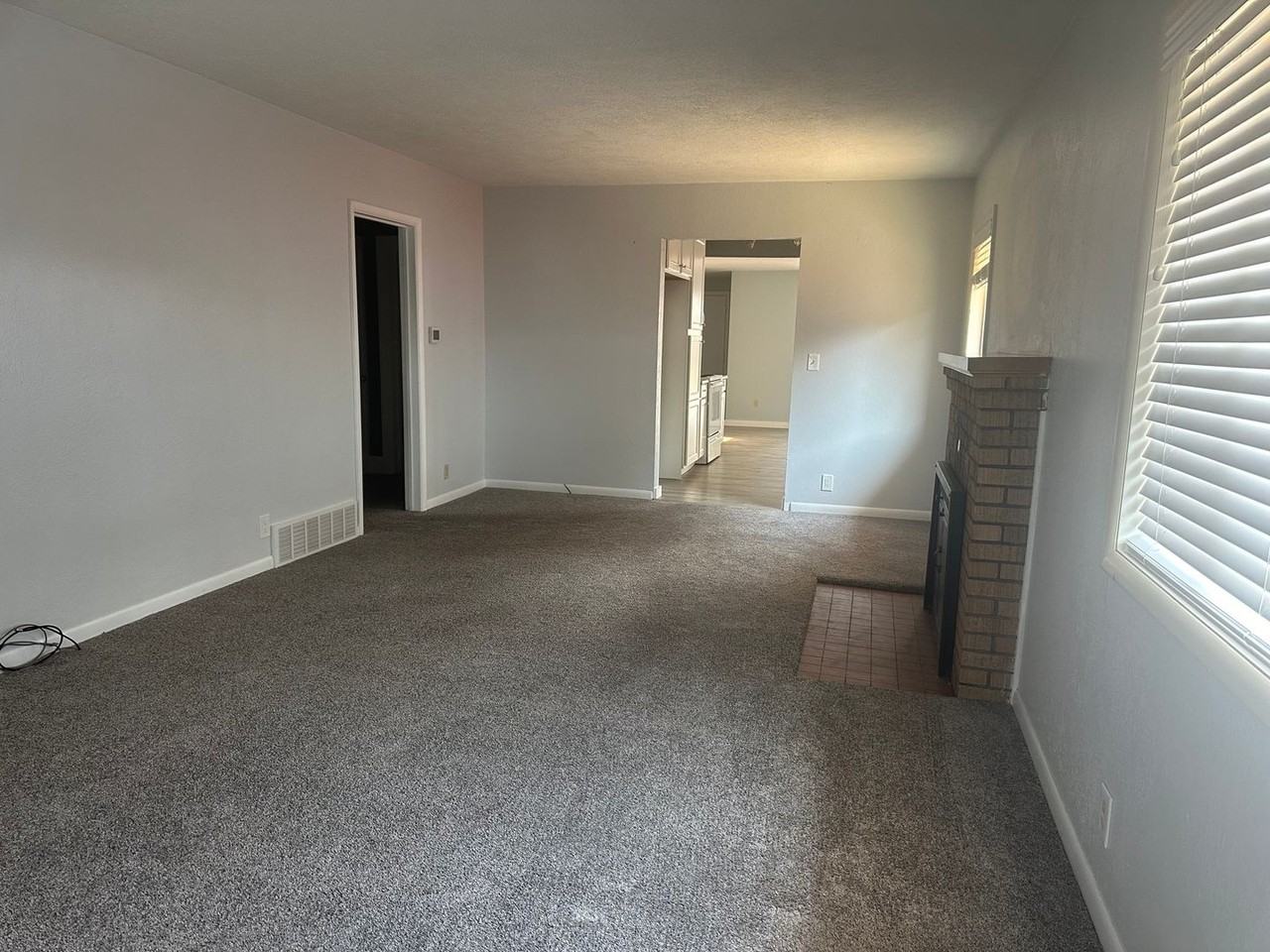 919 N Eldorado Ave - Photo 4 of 31