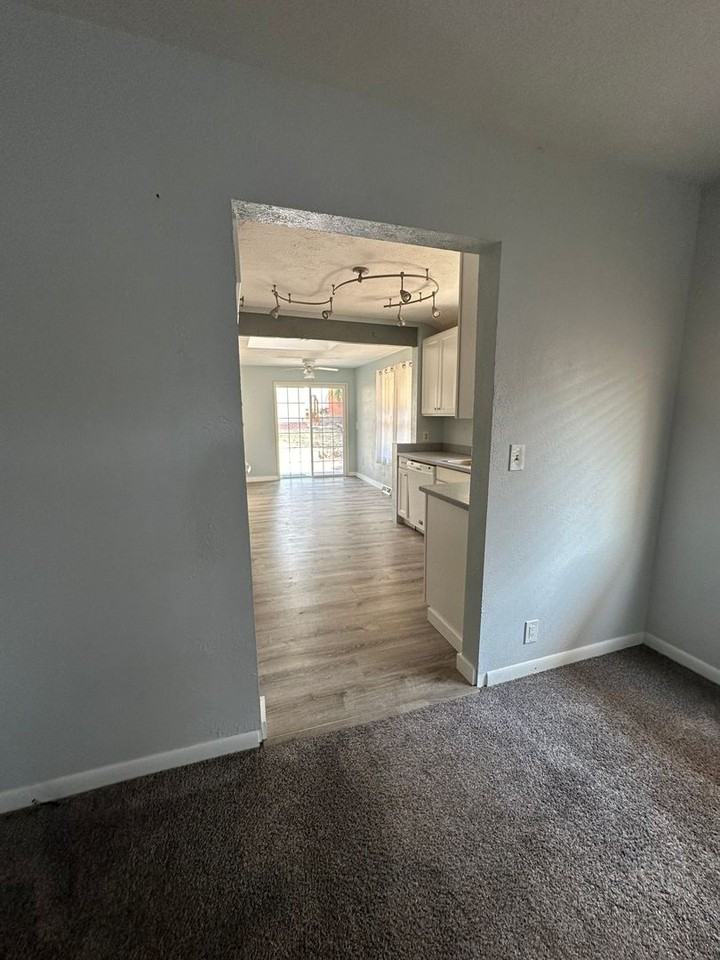 919 N Eldorado Ave - Photo 5 of 31