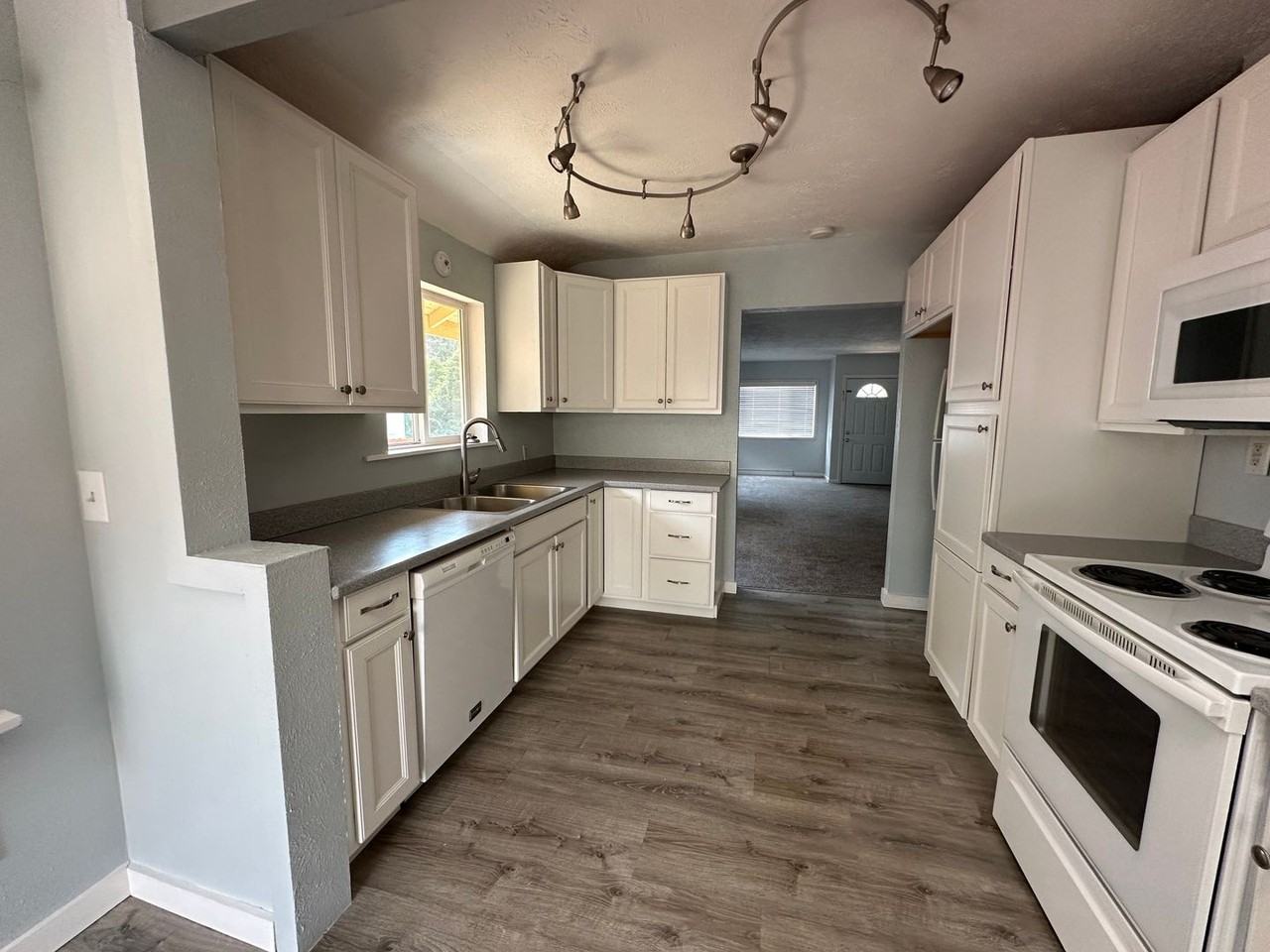 919 N Eldorado Ave - Photo 7 of 31
