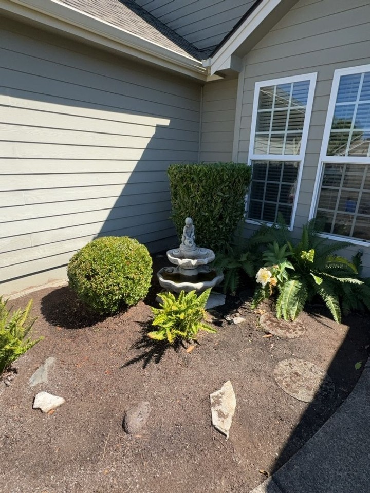 802 Merlot Ave Ne - Photo 2 of 25