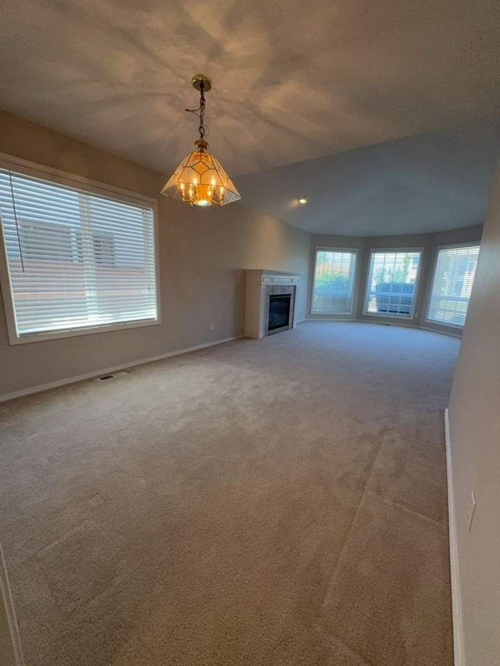 802 Merlot Ave Ne - Photo 5 of 25