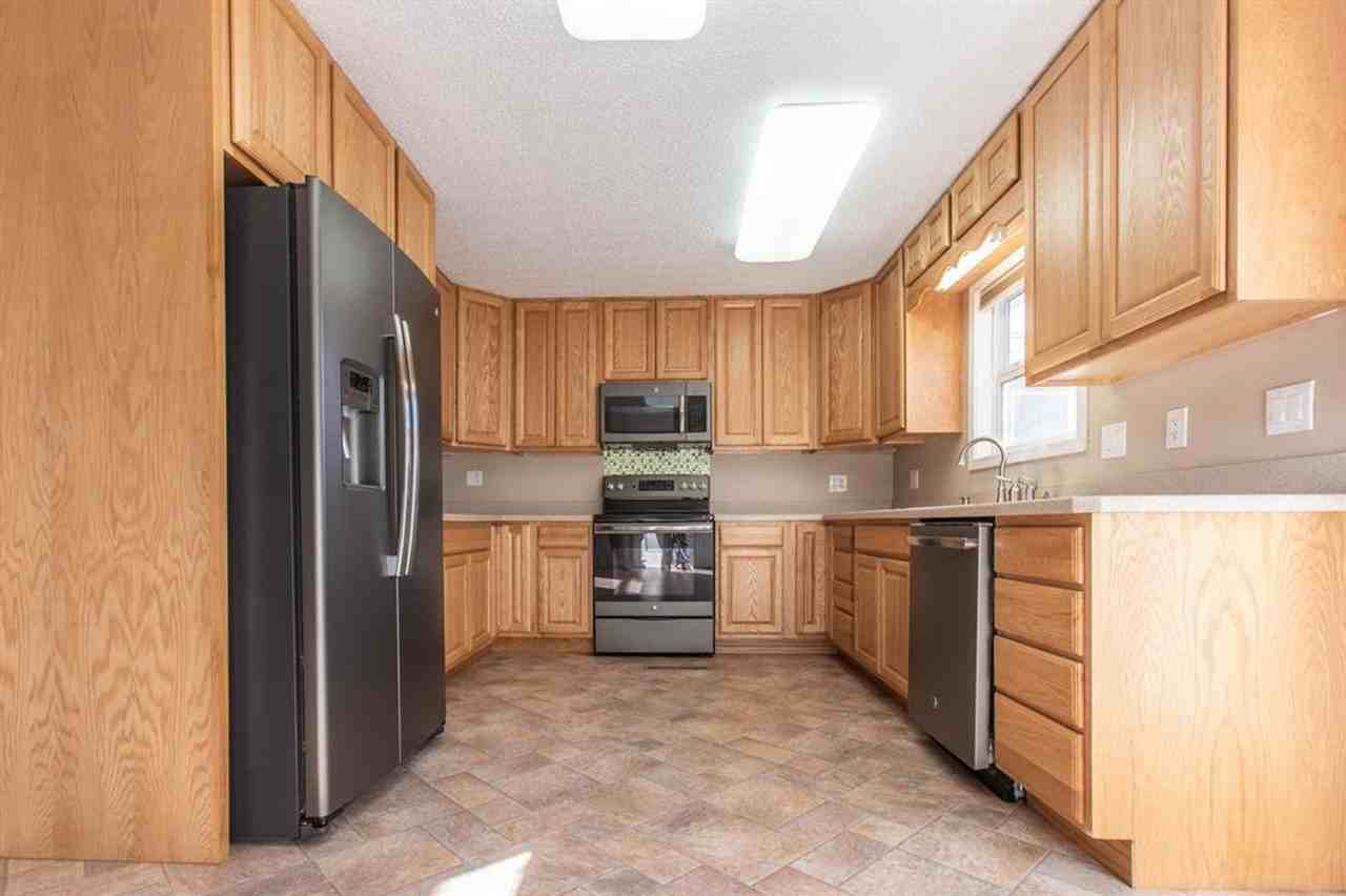 40 Parklane Dr - Photo 2 of 16