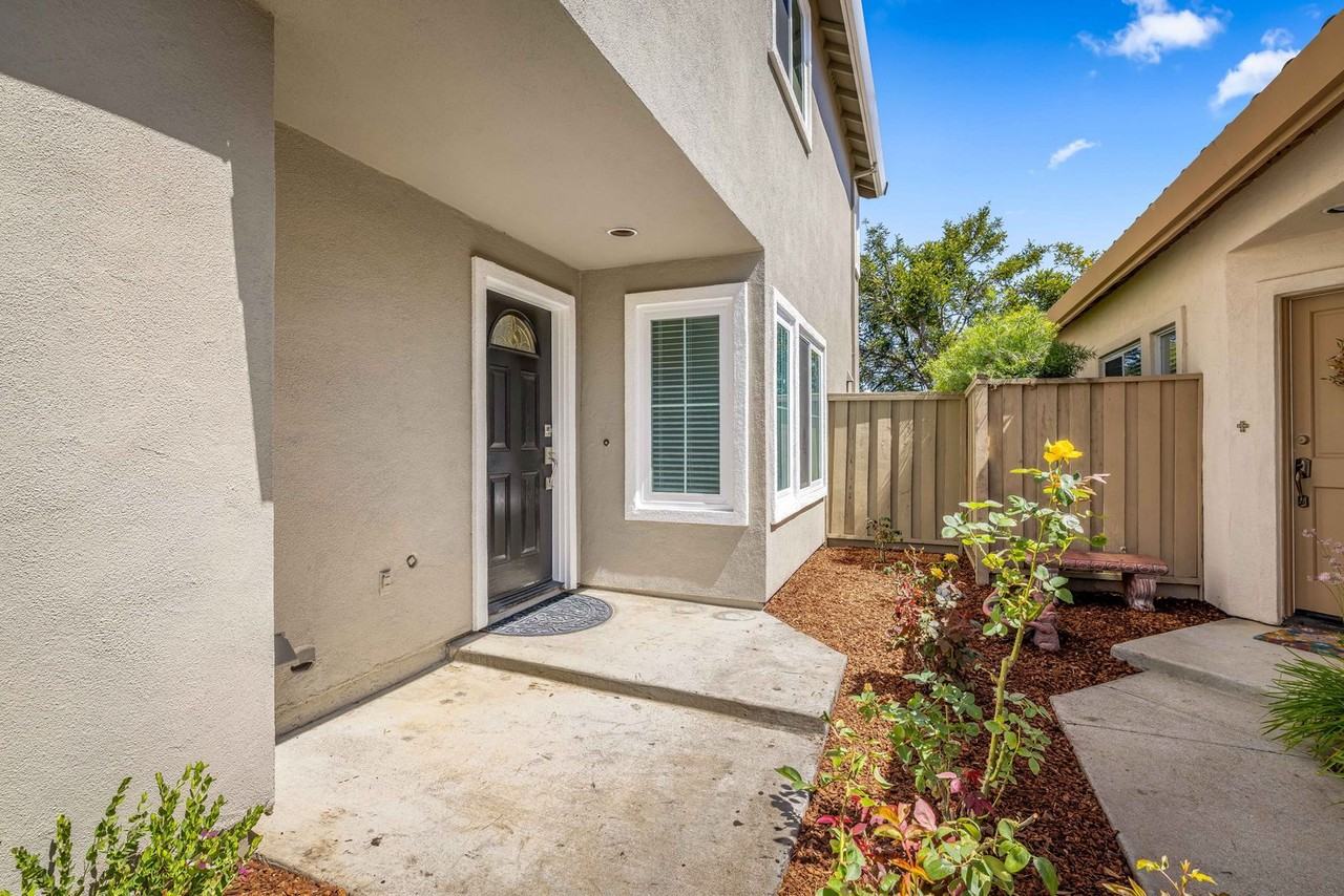 18177 Stonegate Ct - Photo 2 of 29