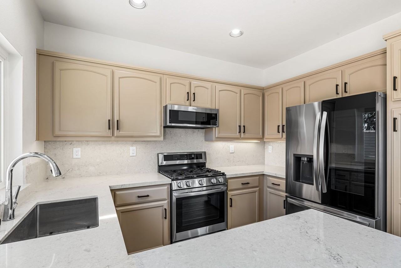 18177 Stonegate Ct - Photo 7 of 29