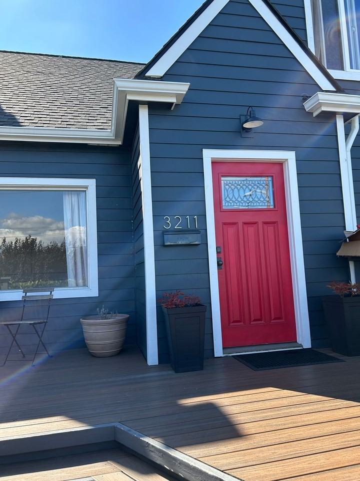 3211 37th Ave Sw - Photo 2 of 36