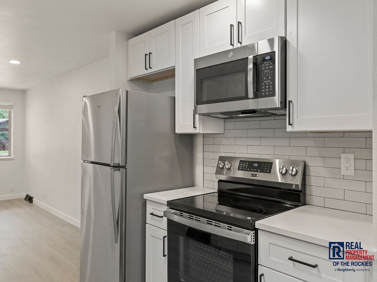 1208 Castlerock Dr - Photo 3 of 20