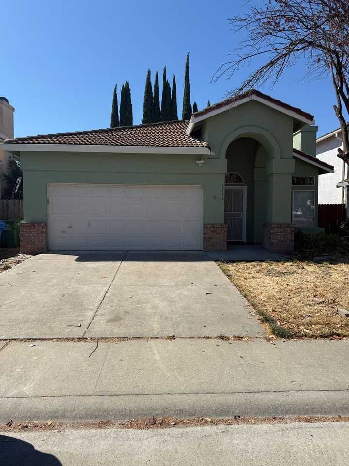 6908 Sandy Souza Way - Photo 2 of 32