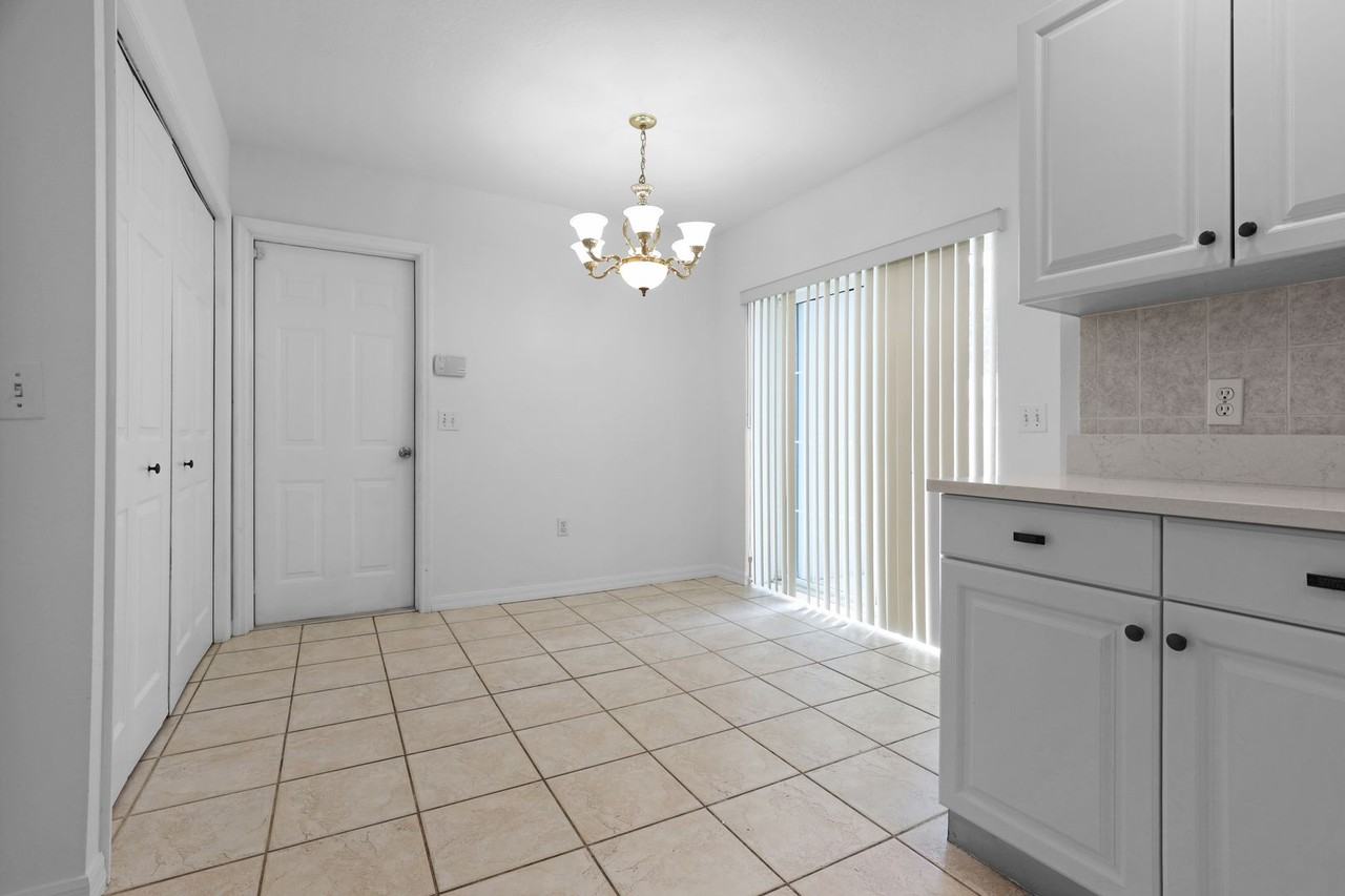 4561 Hidden View Pl - Photo 3 of 24