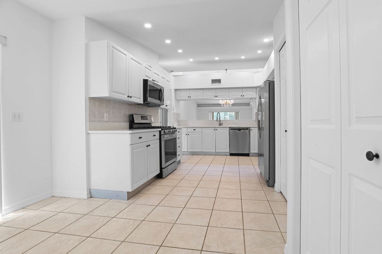 4561 Hidden View Pl - Photo 4 of 24