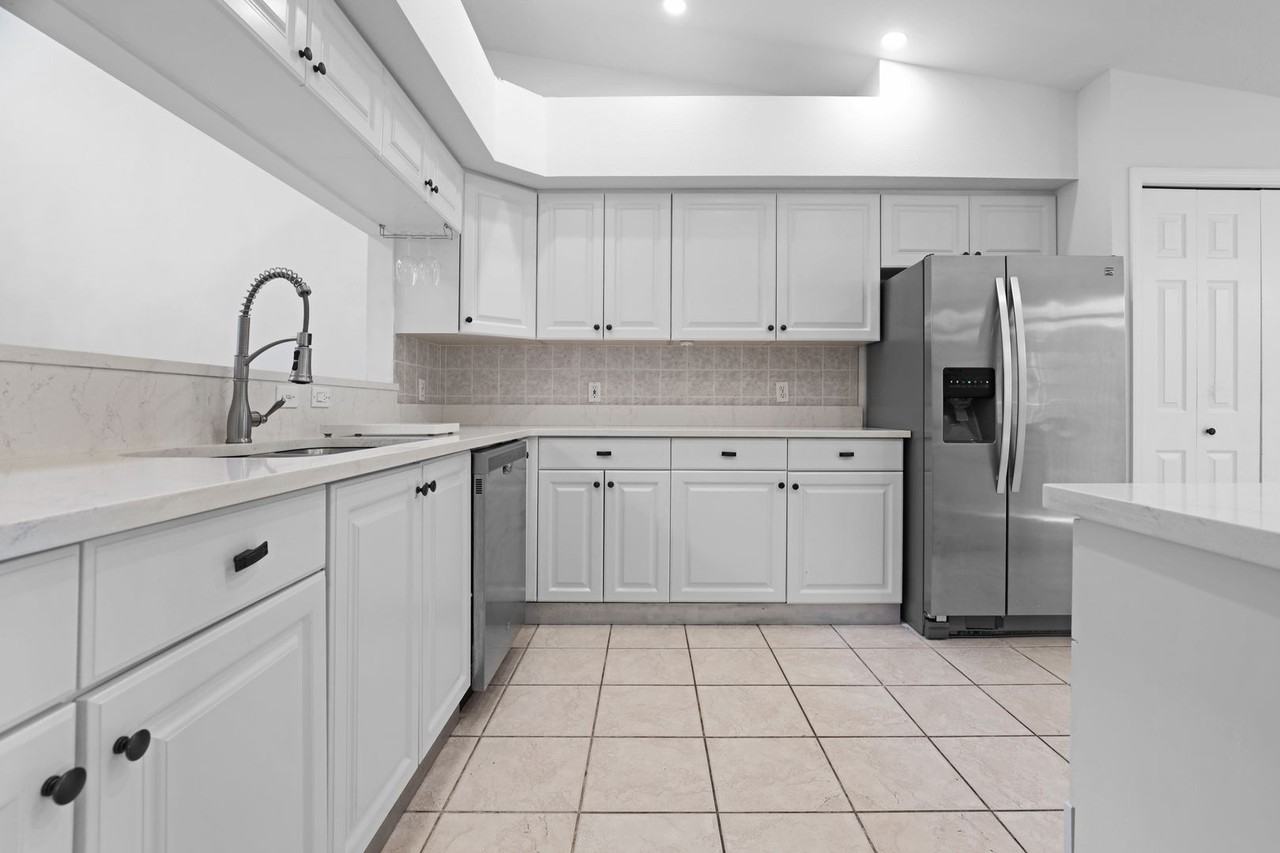 4561 Hidden View Pl - Photo 6 of 24