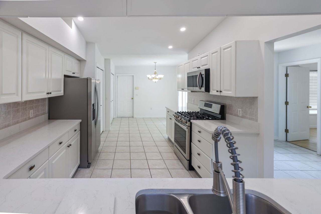 4561 Hidden View Pl - Photo 7 of 24