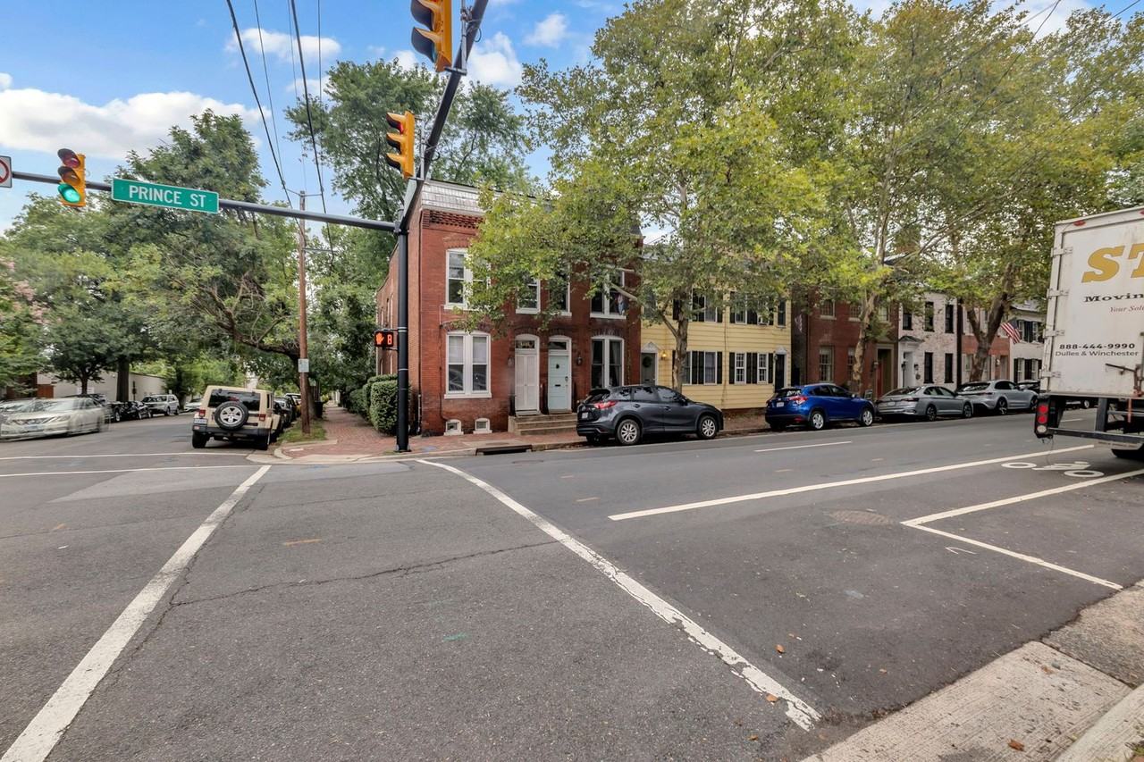 1125 Prince St - Photo 3 of 32