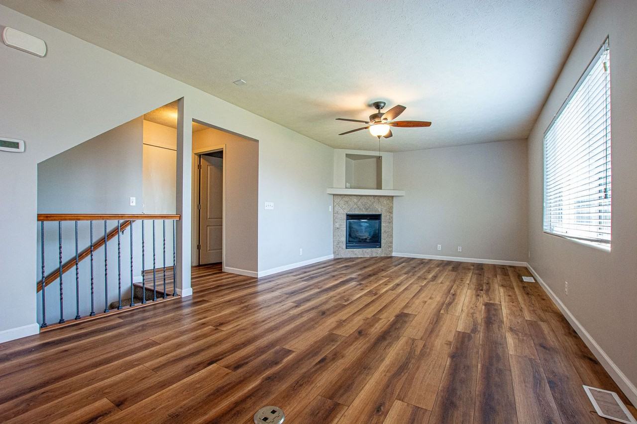 2611 Yorktown St - Photo 4 of 35