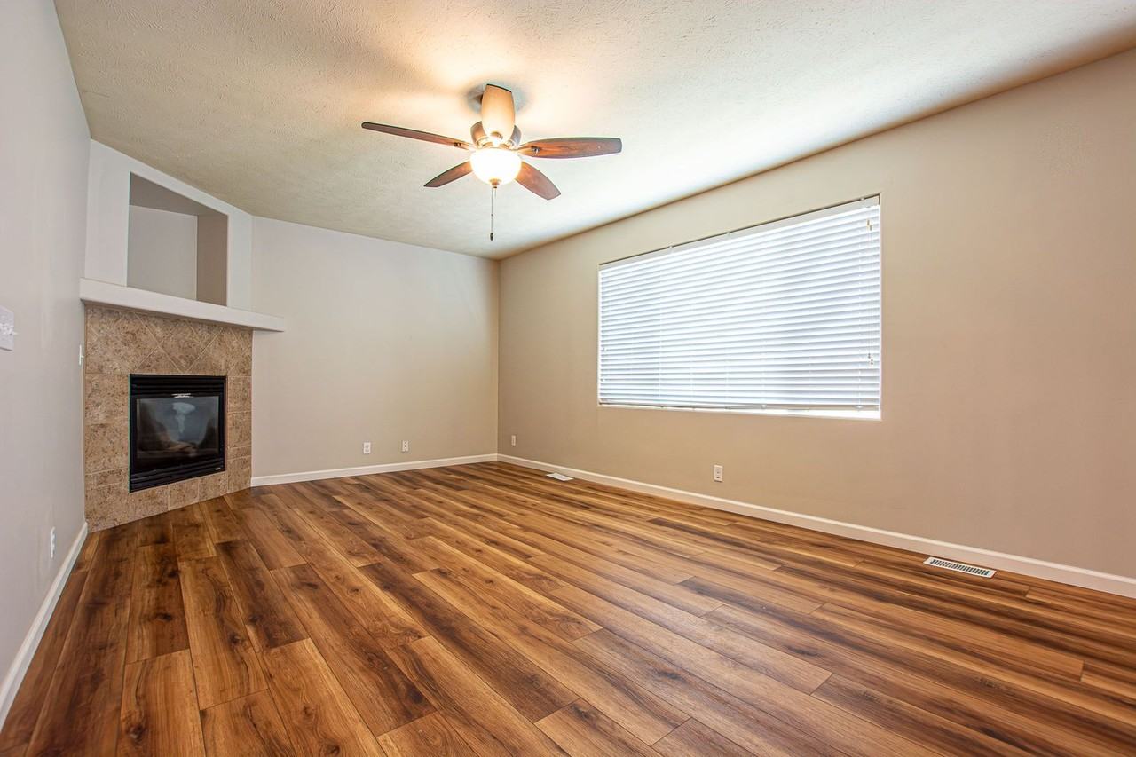 2611 Yorktown St - Photo 7 of 35