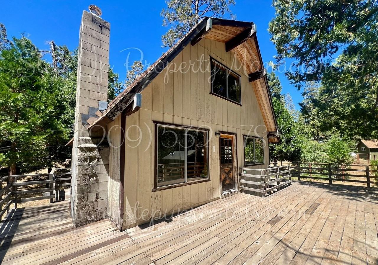 21202 Placer Ave - Photo 2 of 19