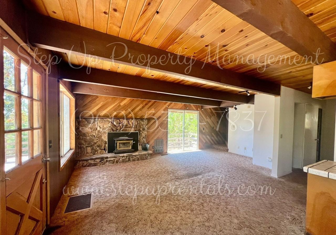 21202 Placer Ave - Photo 3 of 19