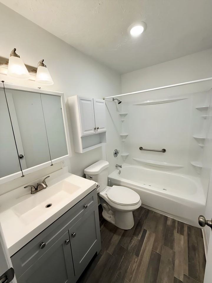 333 Northwest 8th Avenue - Photo 4 of 10