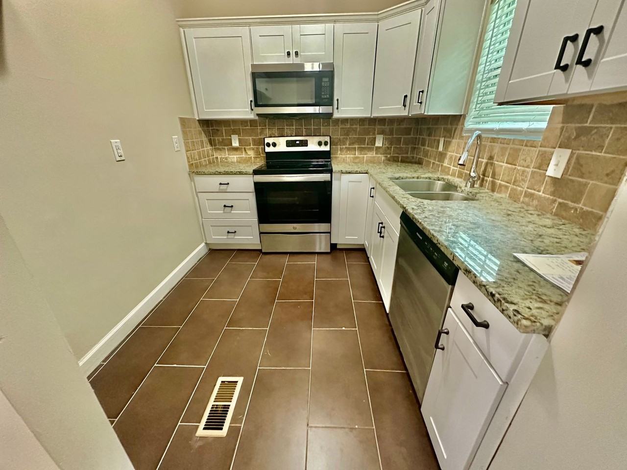 960 N Grand Ave Nw - Photo 7 of 30