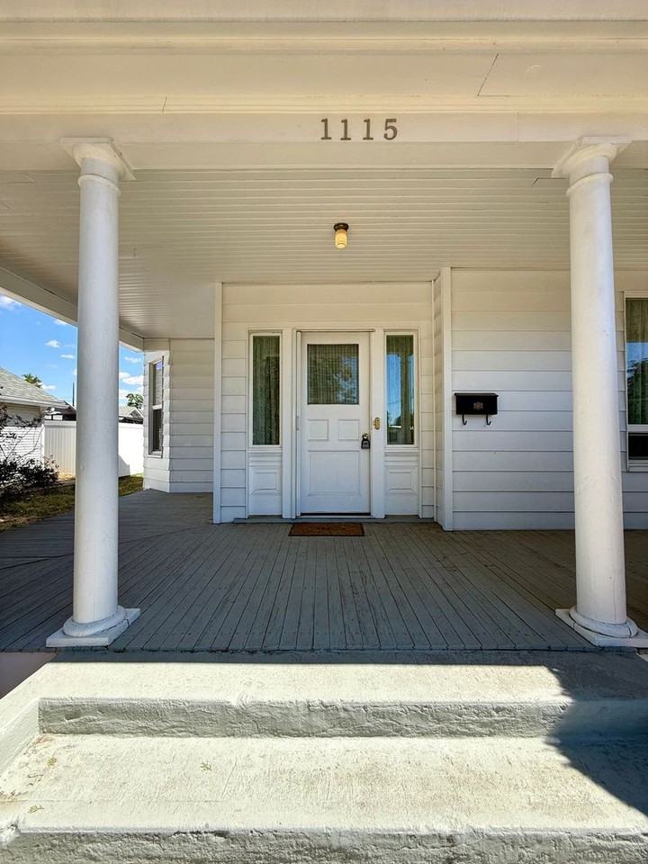 1115 12th St - Photo 2 of 43