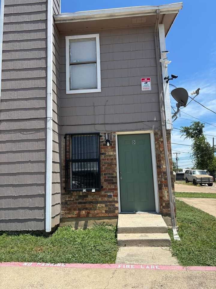 3200 Mclean St #D - Photo 2 of 11