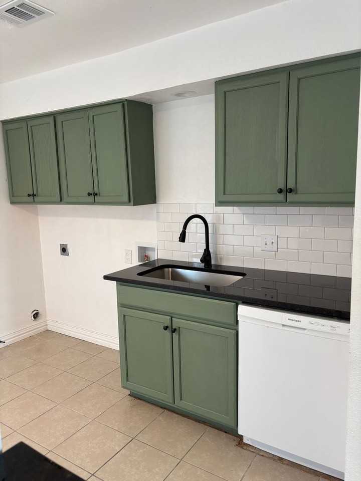 3200 Mclean St #D - Photo 5 of 11