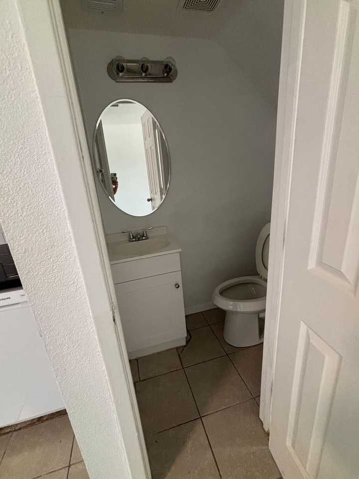 3200 Mclean St #D - Photo 7 of 11