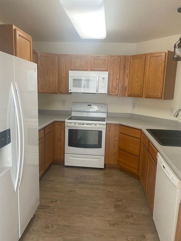3040 Mandalay Grv - Photo 4 of 13