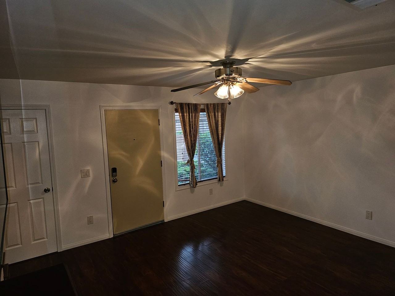 493 S Lincoln Ave - Photo 2 of 15
