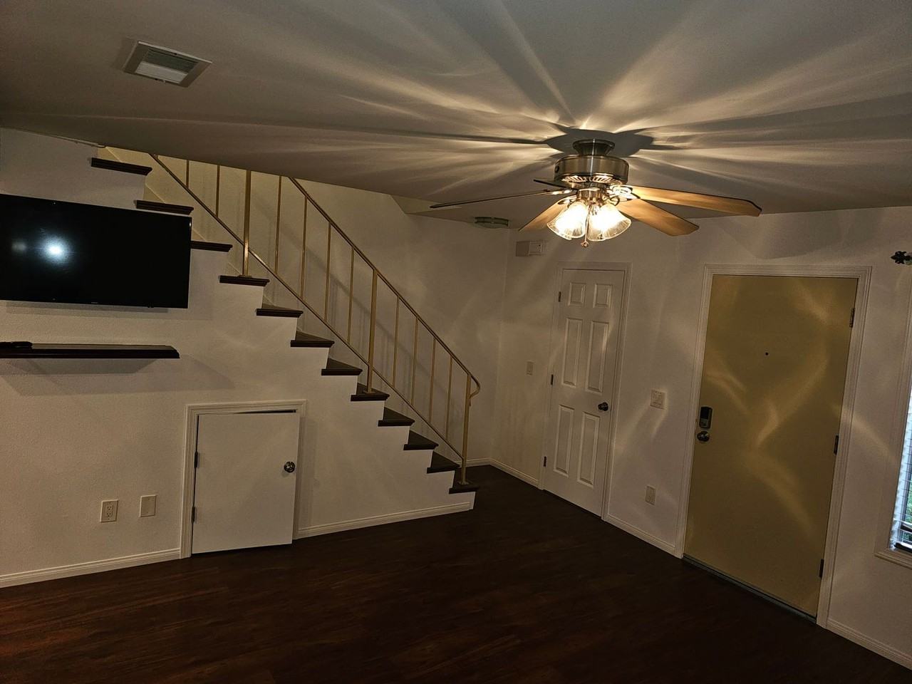 493 S Lincoln Ave - Photo 3 of 15