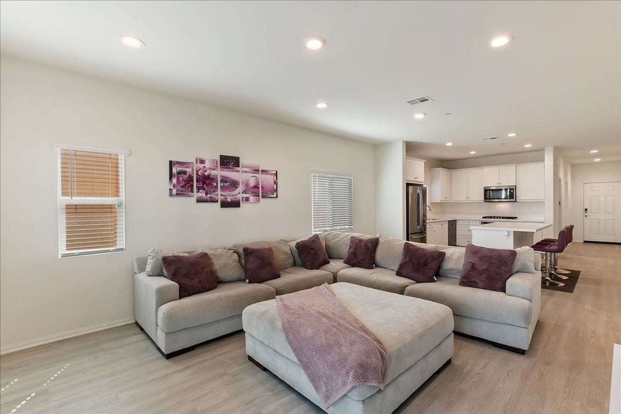 35246 Price St - Photo 2 of 17