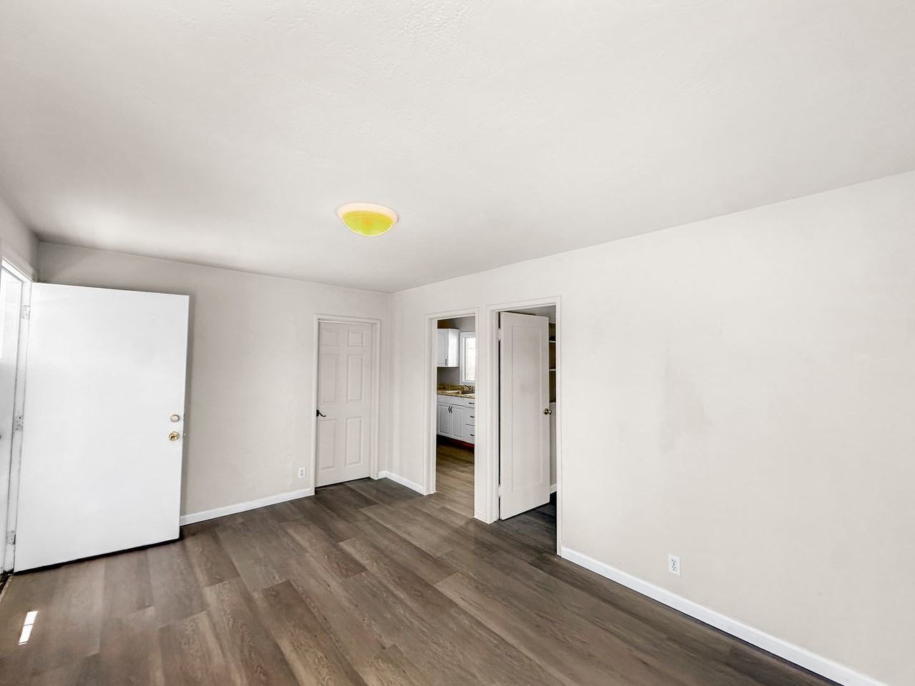 4028 E 18th St - Photo 2 of 10