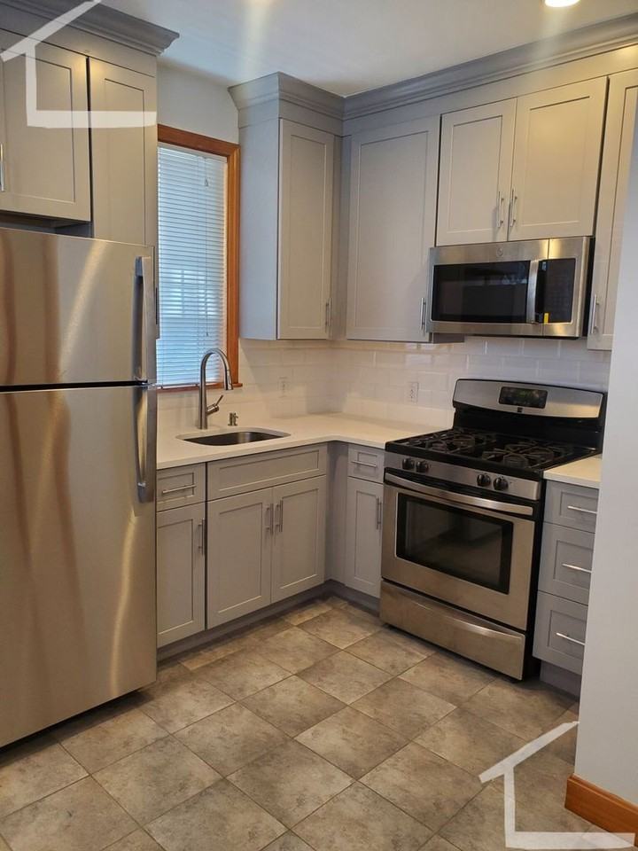 8 Dighton St - Photo 4 of 6