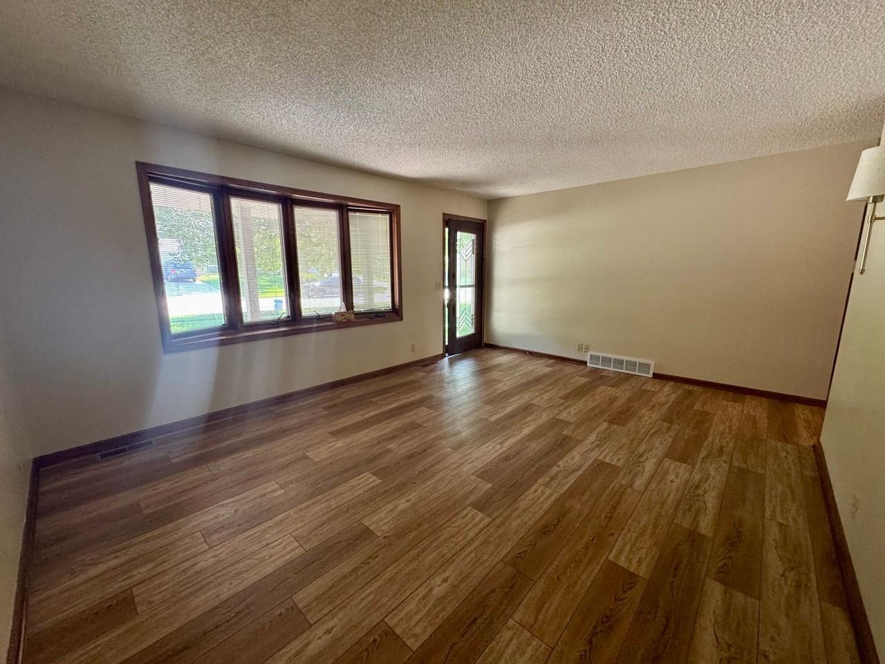 4801 S 69th St - Photo 2 of 20