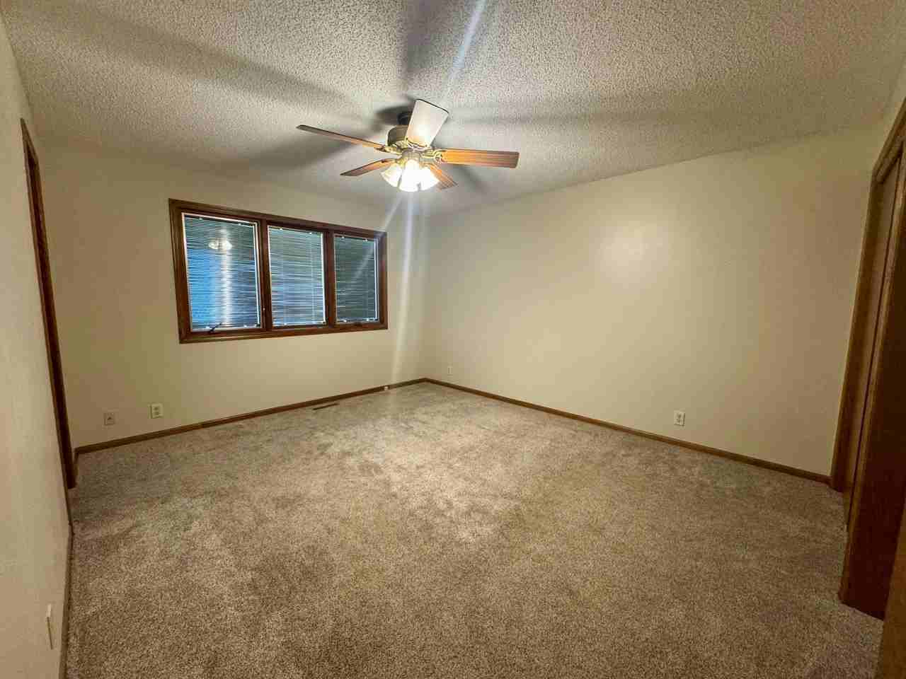 4801 S 69th St - Photo 7 of 20