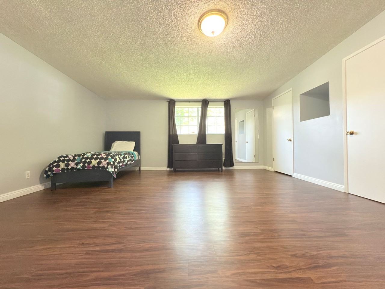 16656 Nordhoff St - Photo 6 of 23