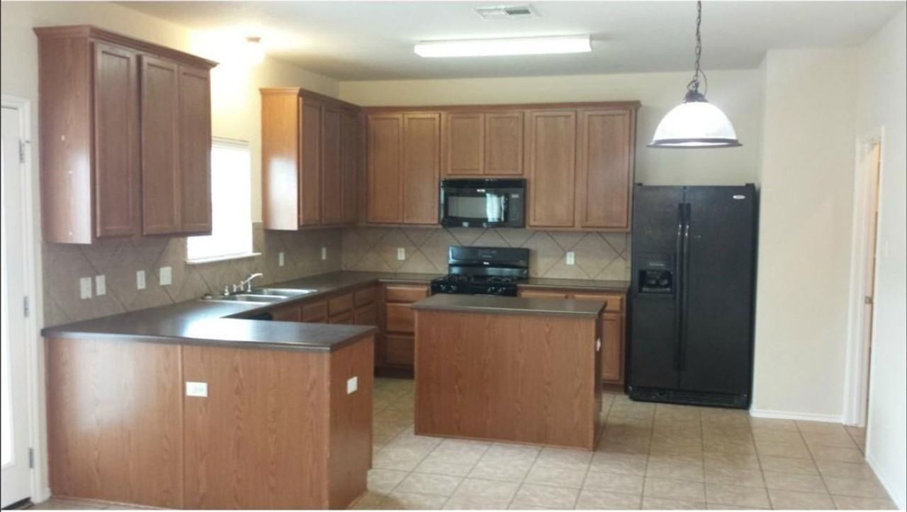 1512 Tonia Loop - Photo 3 of 16